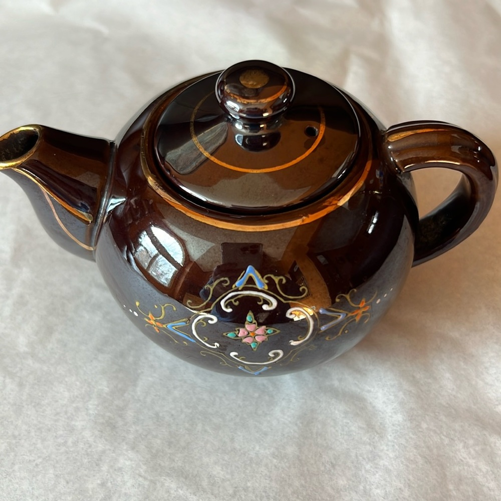 Vintage brown small teapot made in Japan. Morimura